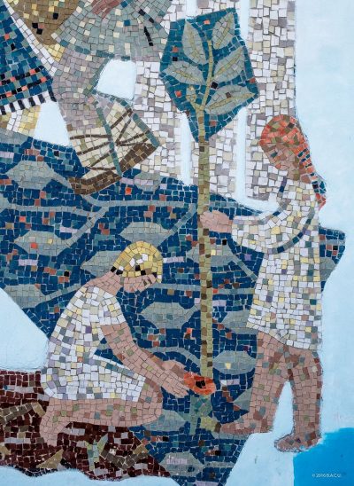 Copii plantând un copac (detaliu). parte din două panouri mari de mozaic pe fațada Liceului „Tudor Vladimirescu”