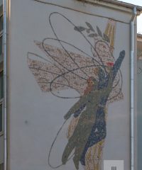 Pacea, Cercetarea și Producția (detaliu). parte din două panouri mari de mozaic pe fațada Liceului „Tudor Vladimirescu”
