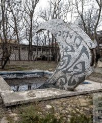 Fountain representing the Pearl shell / Fântână reprezentând scoica Perlelor