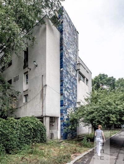 Decorație exterioară din plăci ceramice,  atelierele Uniunii Artiștilor Plastici din România