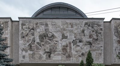 „Știința, Cultura, Artele”, mozaic din piatră naturală,  Biblioteca Judeţeană G. T. Kirileanu