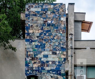 Decorație exterioară din plăci ceramice,  atelierele Uniunii Artiștilor Plastici din România